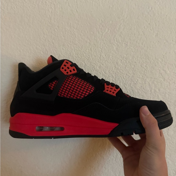 Jordan 4 red thunder 10.5 men NEW